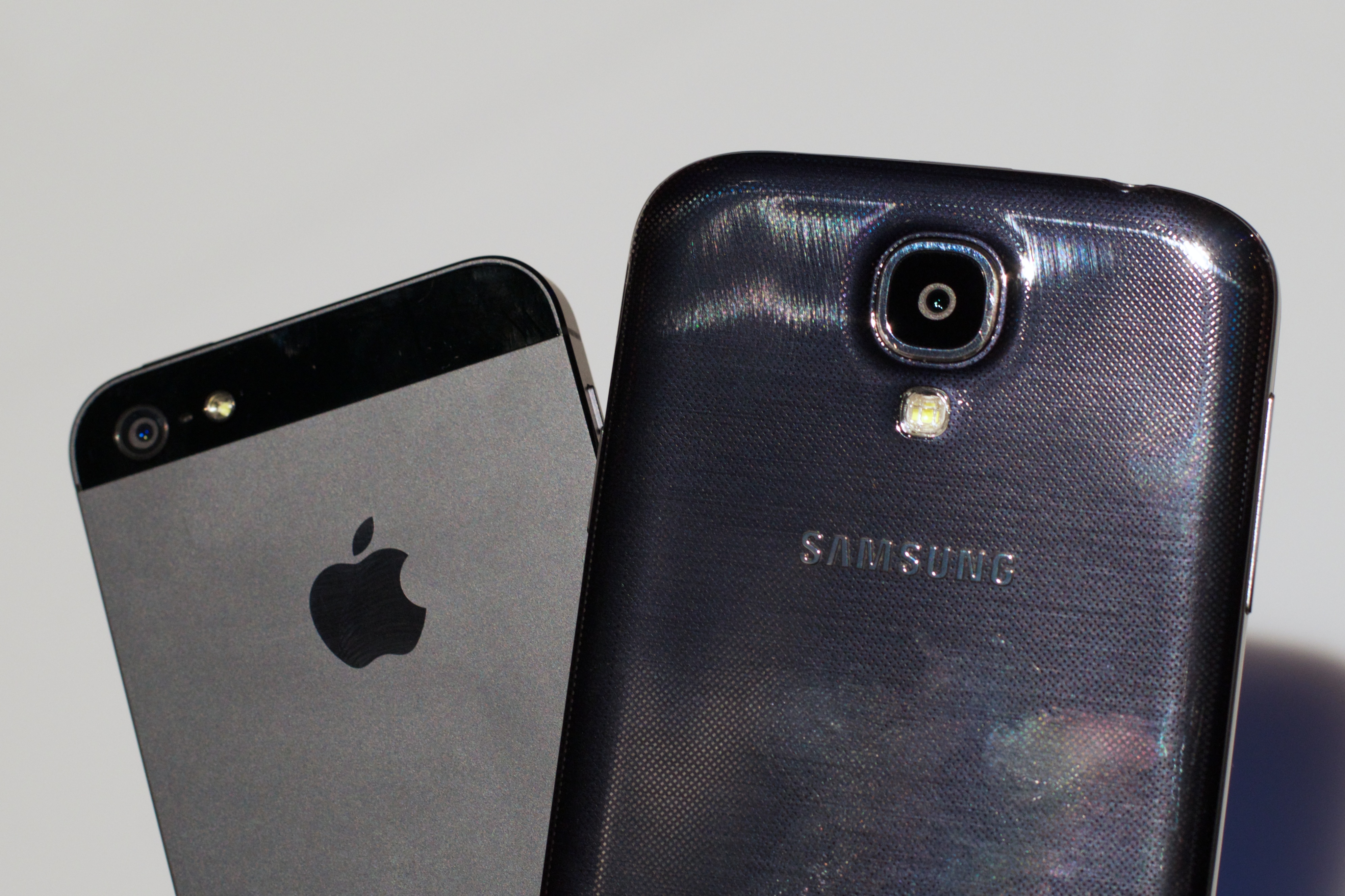 iPhone 5 vs Galaxy S4