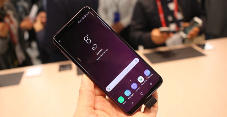 Switch the Position of the Navigation Buttons on Galaxy S9